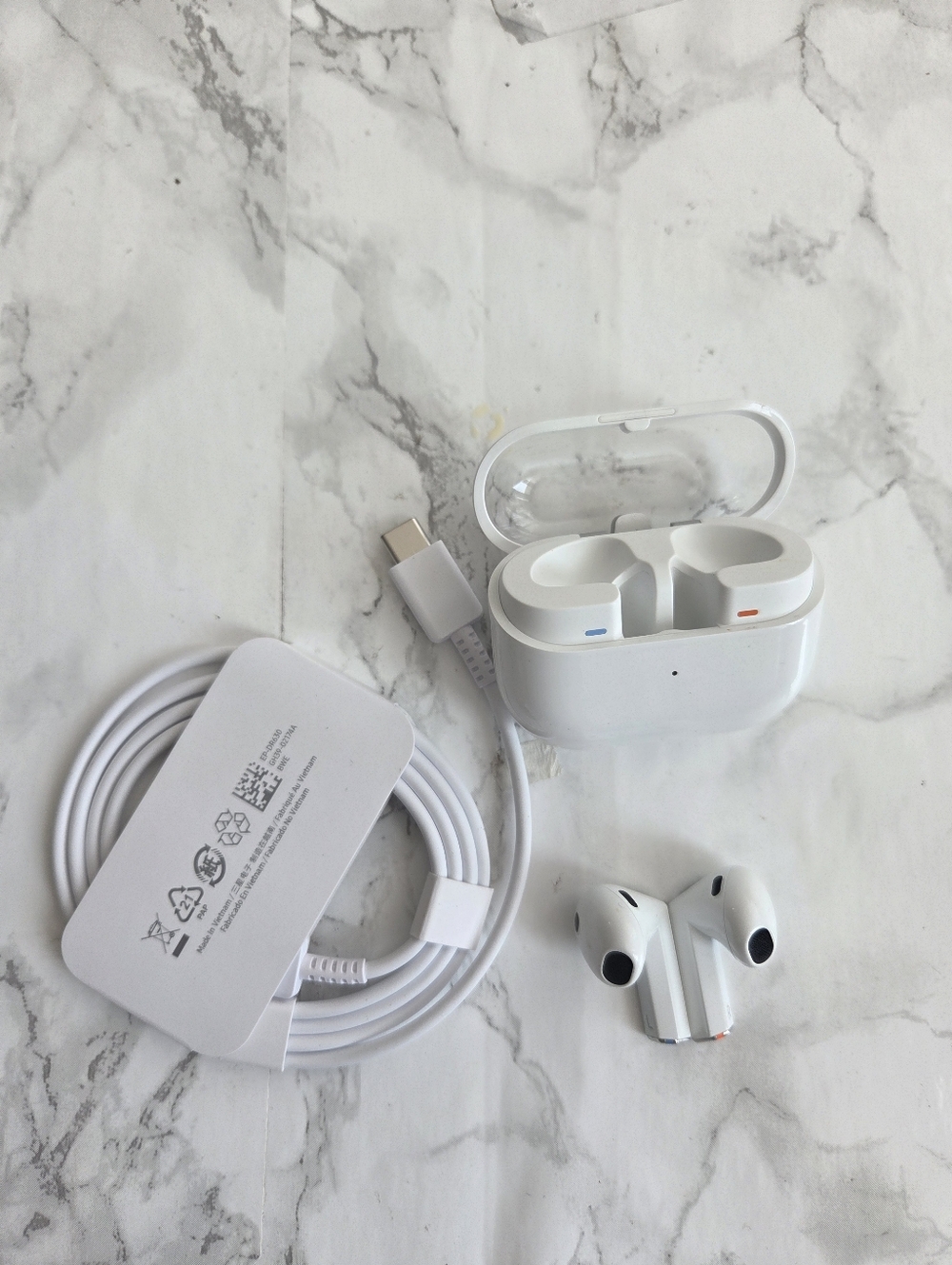 Samsung Galaxy Buds3 - White - Picture 4 of 6